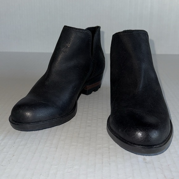 Sorel Lolla Black Leather Cut Out Ankle Booties - Picture 4 of 13